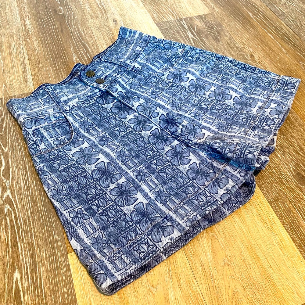 High-waisted vintage denim shorts